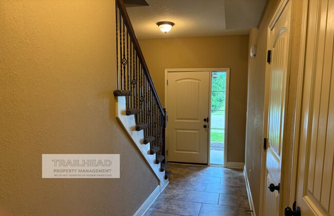 Foto del edificio - Northland Living at Its Best | 3 Bed • 2 Bath • 1,500 Sq Ft