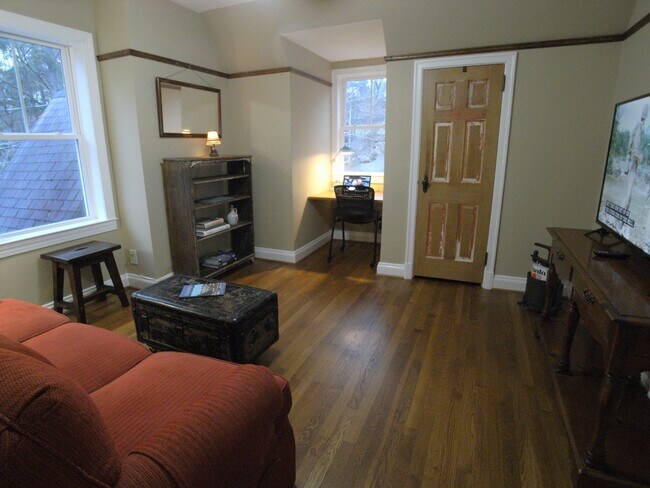 Living Rm - 1062 Rosedale Rd NE