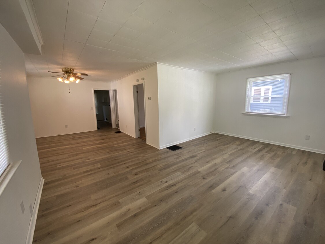 Entry look - 2305 S Burdick St