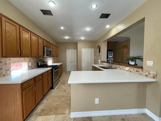 Building Photo - 739 Annie's Way