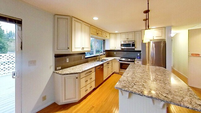 Foto del edificio - Beautiful Home with 4 Bedrooms and 2 Bathrooms Available in September!
