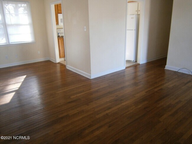 Building Photo - 528 Henderson Dr