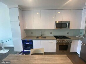 Building Photo - 45 Sutton Square SW