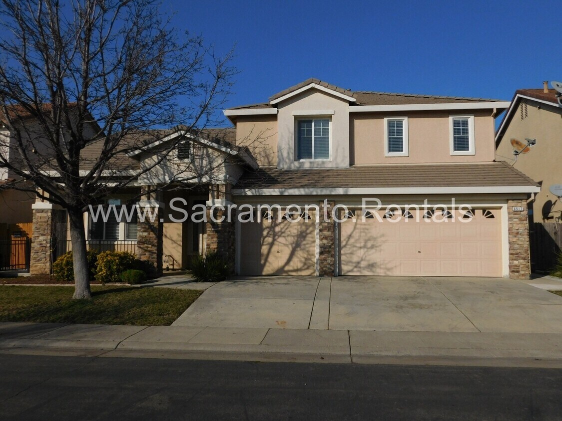 Foto principal - Spacious Elk Grove 4bd/3ba with 2 Car Gara...