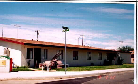 Primary Photo - 24144 Clover Ave