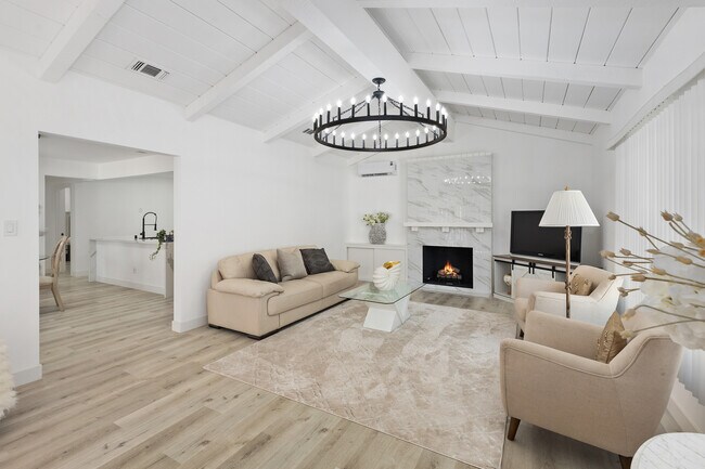 Foto del edificio - 5590 Shasta Ln