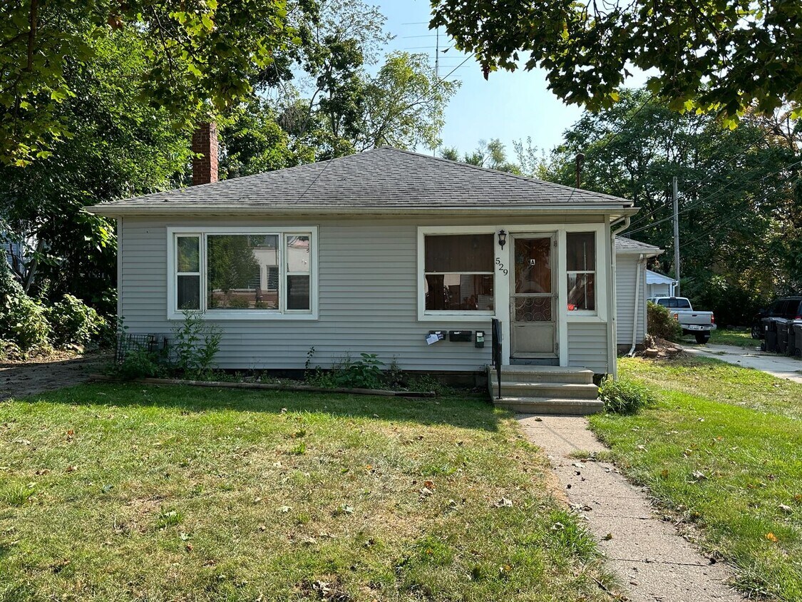 Primary Photo - 529 Steward Ave