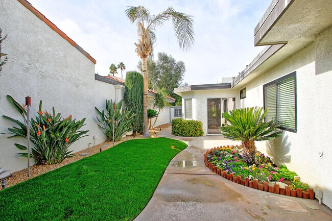Building Photo - 119 Don Quixote Dr