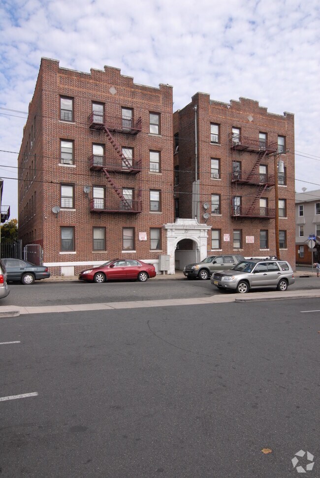 Building Photo - 26 Elmwood Avenue