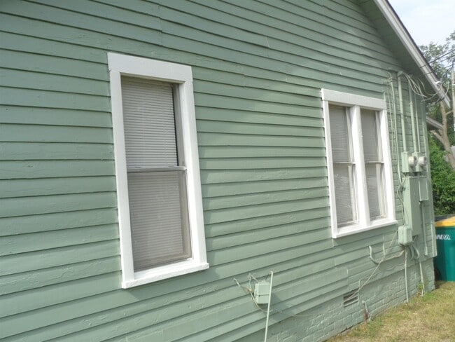 Building Photo - 1200 S Cross St
