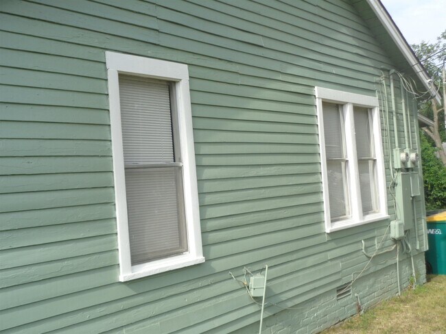 Foto del edificio - 1200 S Cross St