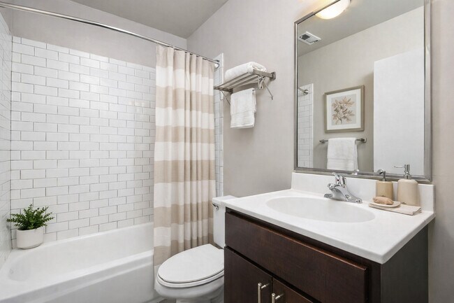 Foto del edificio - 1471 N Milwaukee Ave