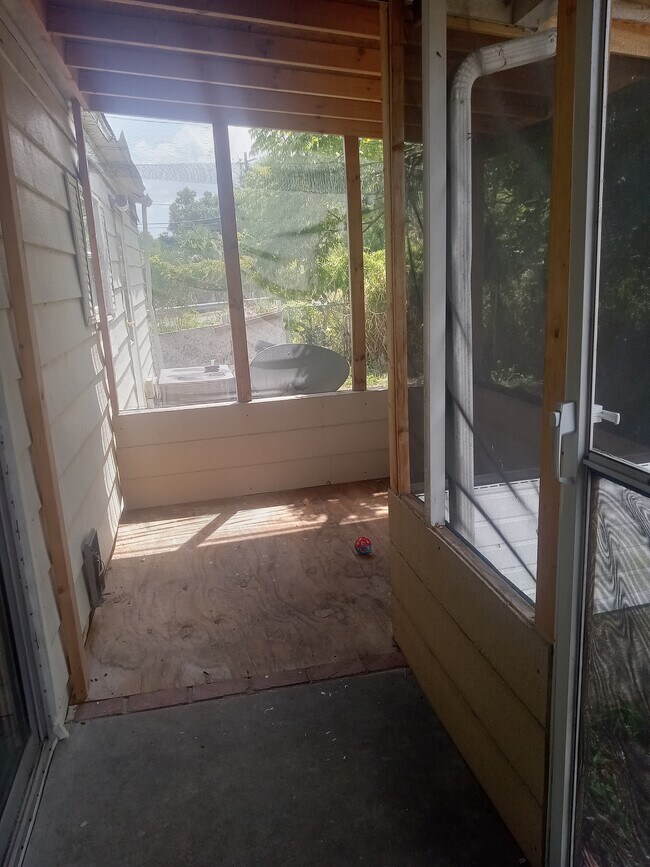 Building Photo - 7566 Peyraud Dr