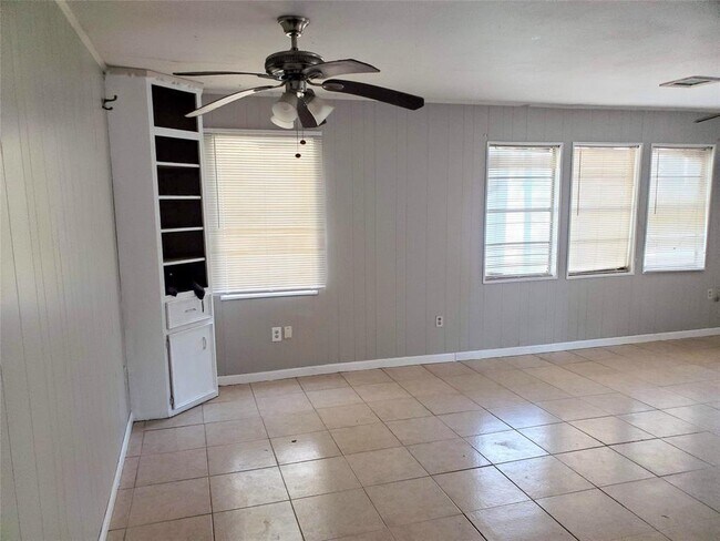 Building Photo - 5764 Cessna Dr