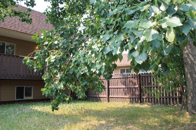 Photo du bâtiment - Loran Townhomes