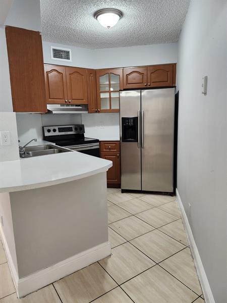 Foto del edificio - 212 Lake Pointe Dr