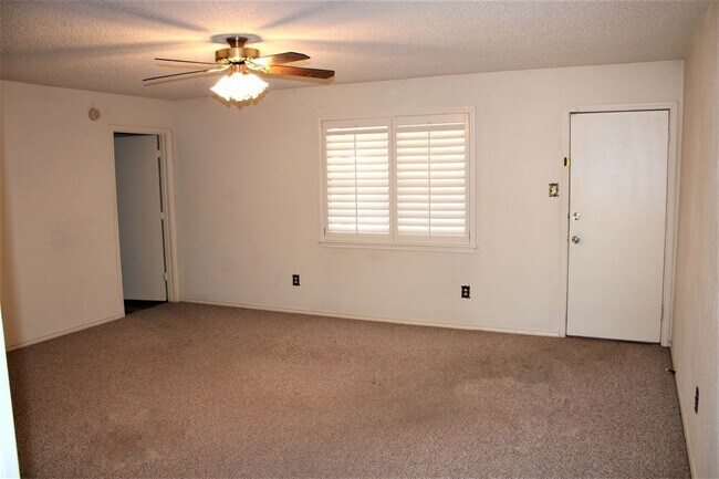 Foto del edificio - 3/2/2 in location with easy access to Loop...
