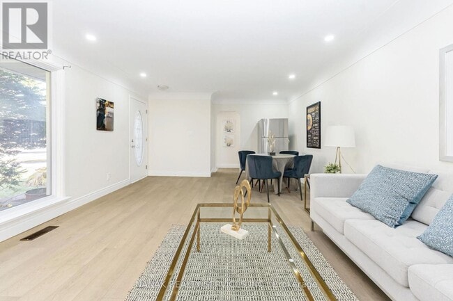 Building Photo - 47 Jasper Crescent