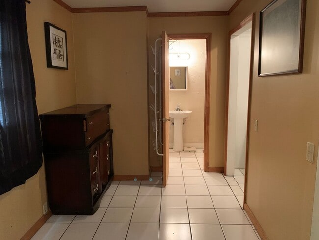 Building Photo - Affordable 1 Bed / 1 Bath Home – Available...