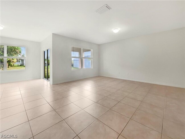 Building Photo - 131 NE 23rd Pl