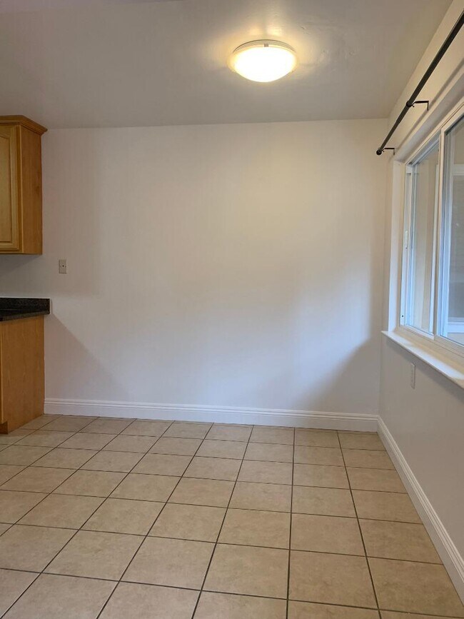 Building Photo - 528 N Fair Oaks Ave