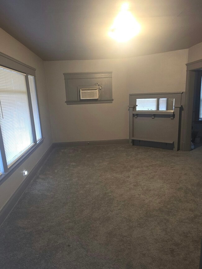 Building Photo - 650 E 130th St