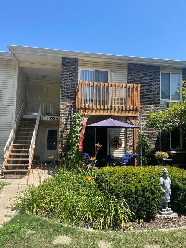 2500 Light Road Unit 212, Oswego, IL 60543 Condo for Rent in Oswego, IL