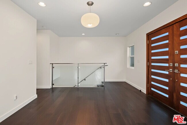 Foto del edificio - 175 Barlock Ave