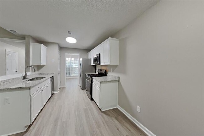 Building Photo - 2960 Binghampton Ln
