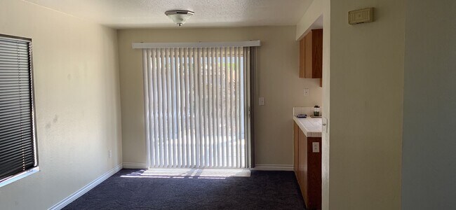 Foto del edificio - 7049 Arlington Pl
