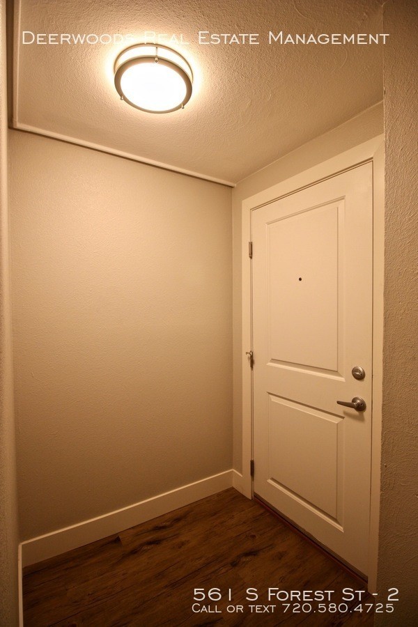 Building Photo - 561 S Forest St
