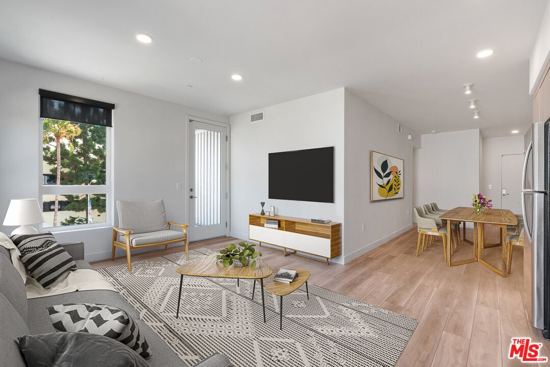 Foto principal - 10601 Washington Blvd