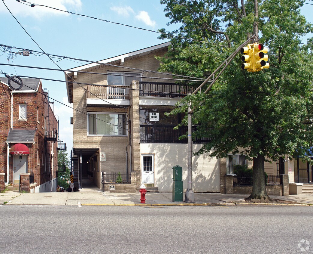 Primary Photo - 920 Palisade Avenue