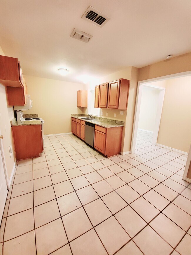 Foto del edificio - 2728 McDonald Rd