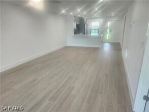 Building Photo - 141 Cypress Way E