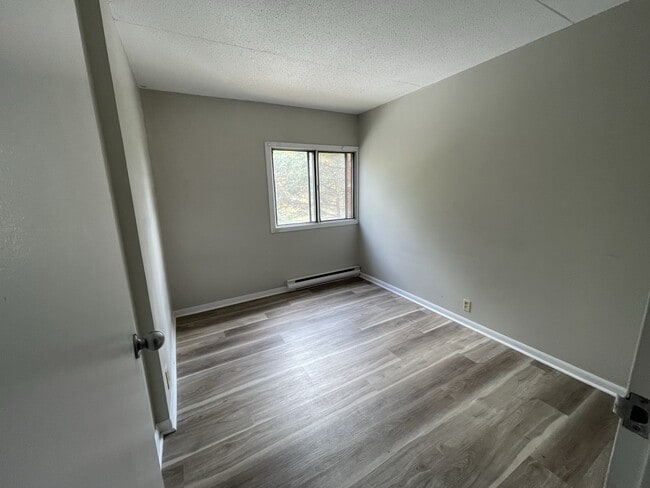 Building Photo - 155 Mystery Lake Dr