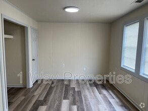 Building Photo - 468 Westwood Dr