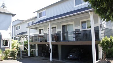 Building Photo - 426 NE 75th Ave