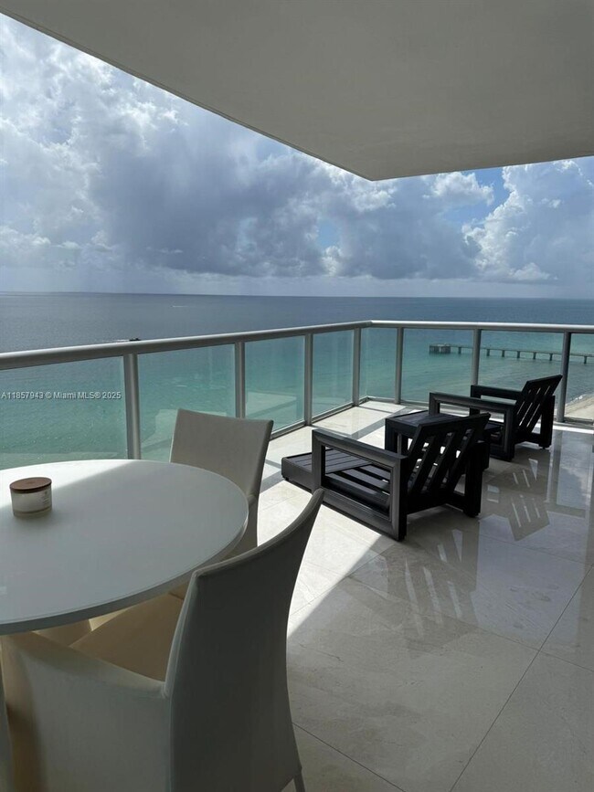 Building Photo - 17121 Collins Ave
