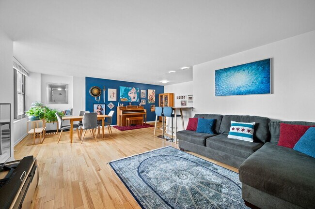 Foto del edificio - 3440 N Lake Shore Dr