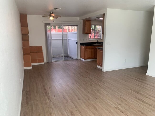 Building Photo - Updated Fairfield Apartment