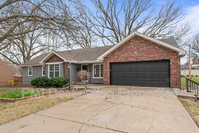 Building Photo - 305 E 117th St