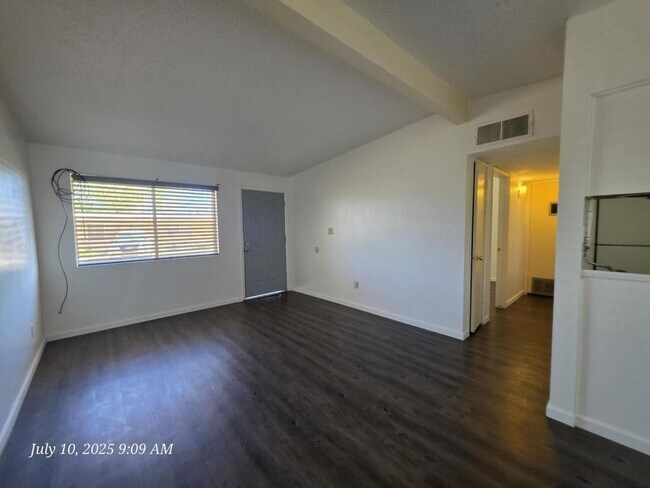 Foto del edificio - 3141 Rutherford St