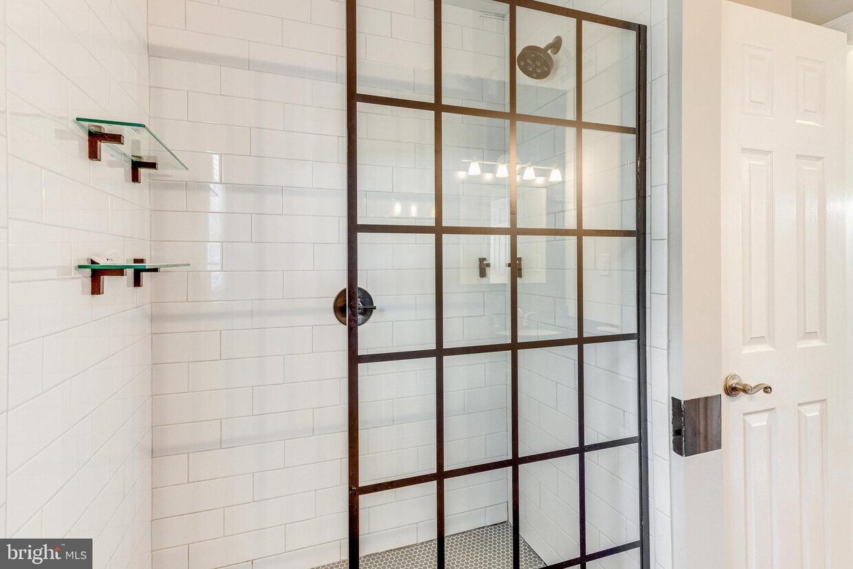 Foto principal - 3101 Burbank Ln