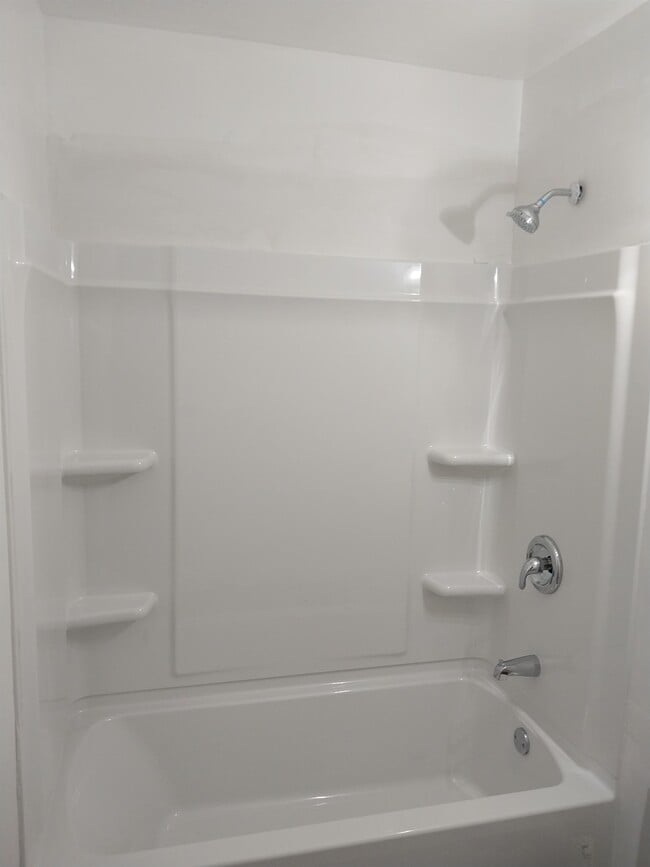 Building Photo - 18420 Parkmount Ave