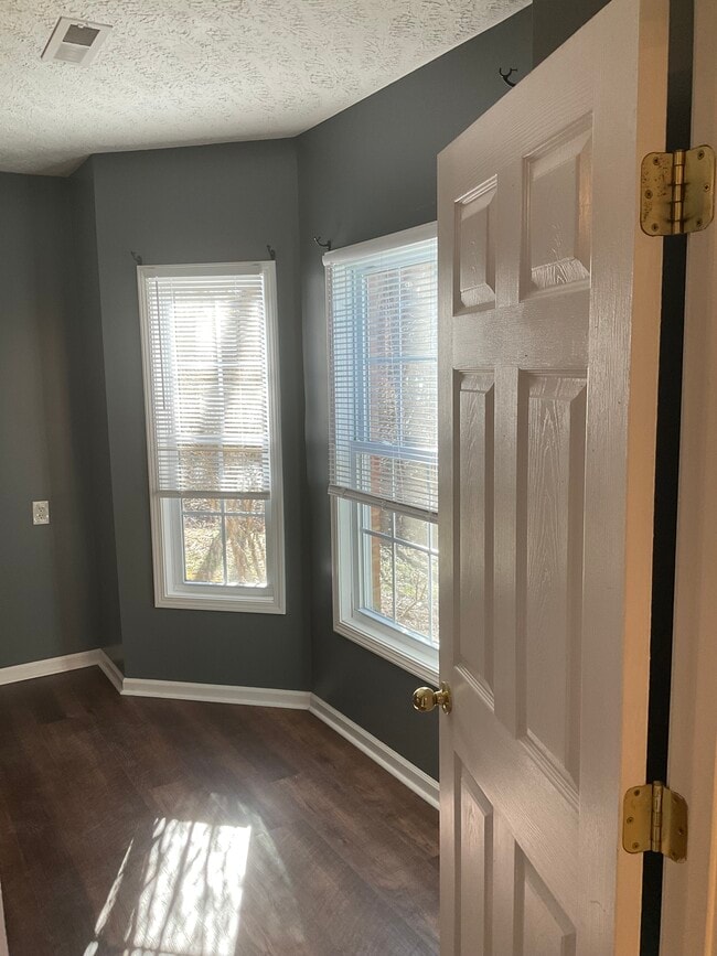 Building Photo - 114 Sutherland Dr