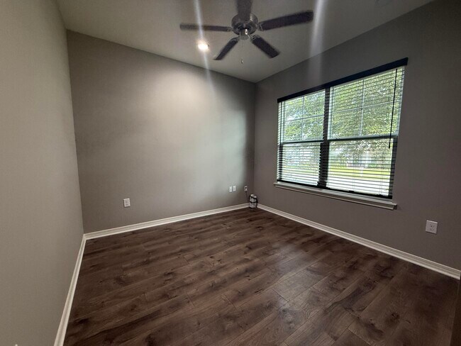 Building Photo - 105 Creve Core Dr