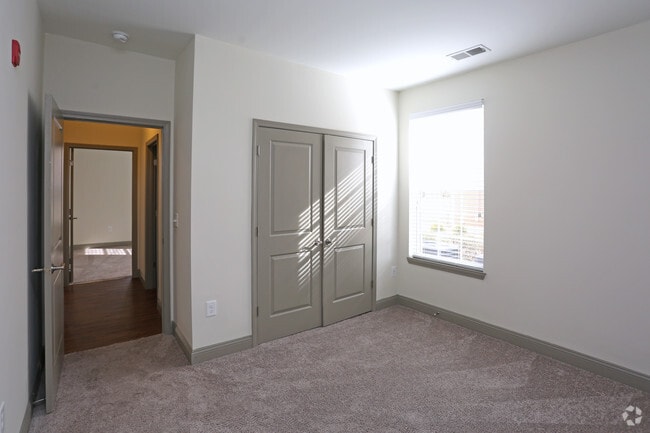 Building Photo - Watercourse