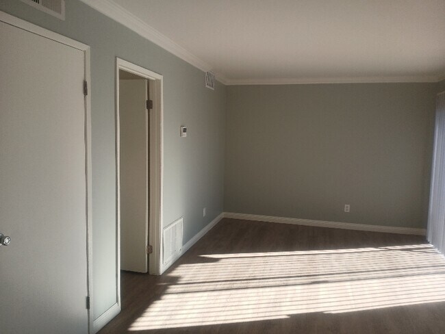 Building Photo - 27273 Camp Plenty Rd