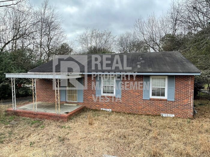 Foto principal - Three Bedroom House in South Macon